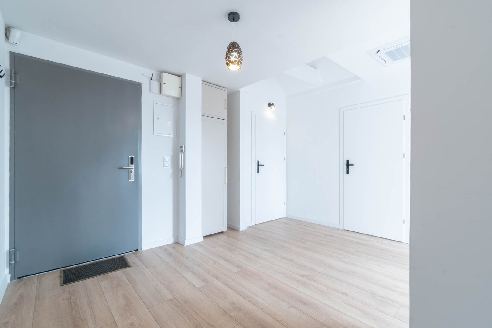 1. KANCELARIA PRAWNA A-Z-A RENTIER ANDRZEJ ANDRZEJEWSKI, 2. BIURO ZARZĄDZANIA I OBROTU NIERUCHOMOŚCI - 16