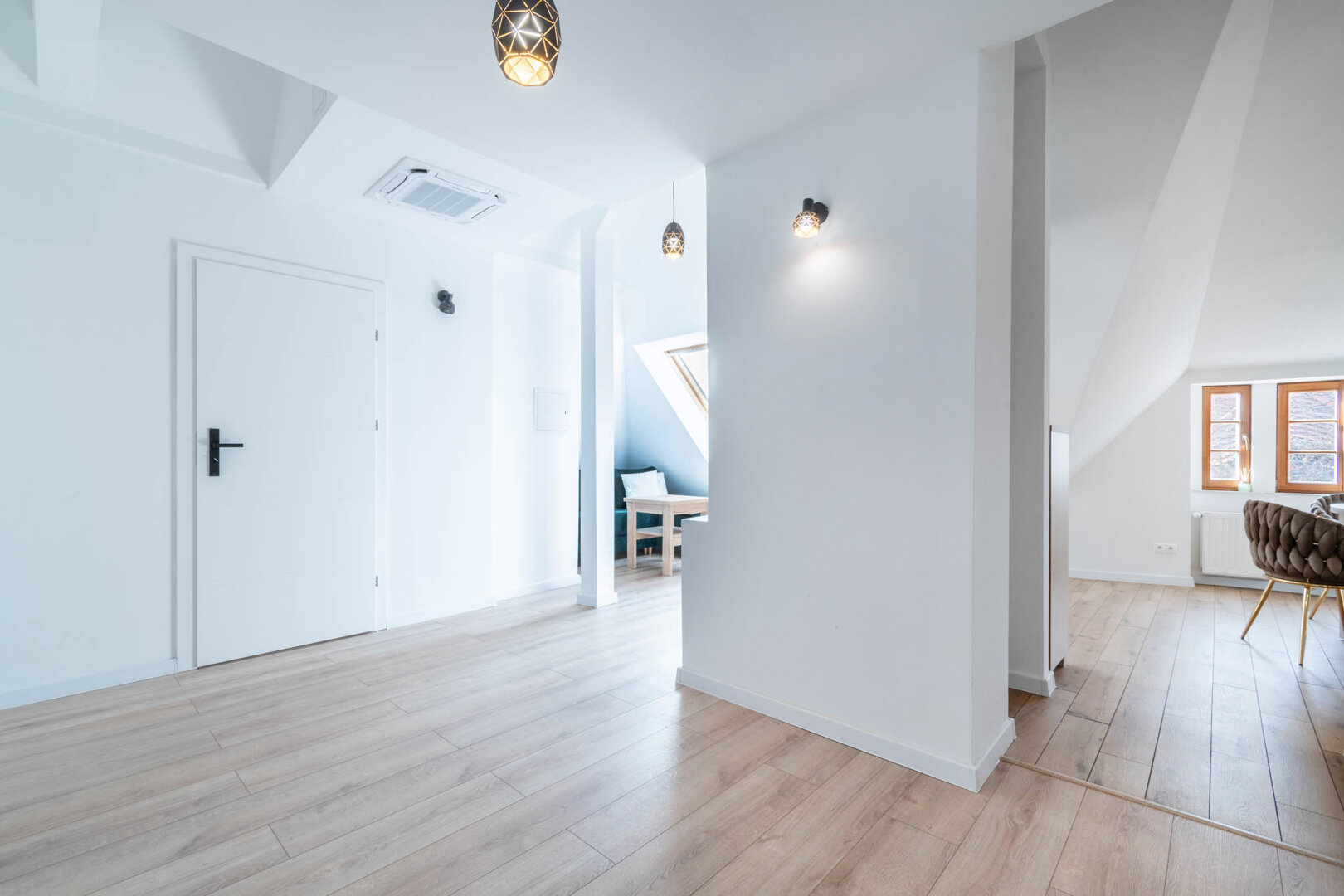 1. KANCELARIA PRAWNA A-Z-A RENTIER ANDRZEJ ANDRZEJEWSKI, 2. BIURO ZARZĄDZANIA I OBROTU NIERUCHOMOŚCI - 17