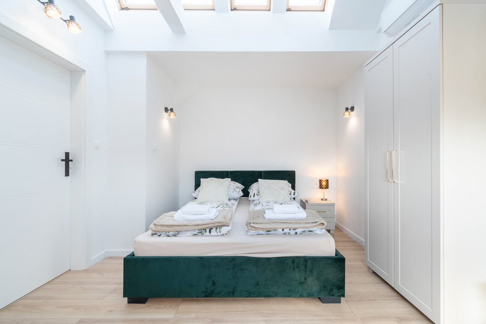 1. KANCELARIA PRAWNA A-Z-A RENTIER ANDRZEJ ANDRZEJEWSKI, 2. BIURO ZARZĄDZANIA I OBROTU NIERUCHOMOŚCI - 3